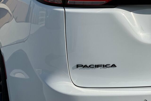 New 2026 Chrysler Pacifica Select image 24