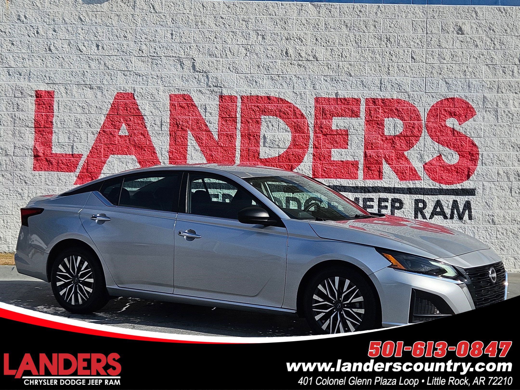 Used 2024 Nissan Altima 2.5 SV image 1