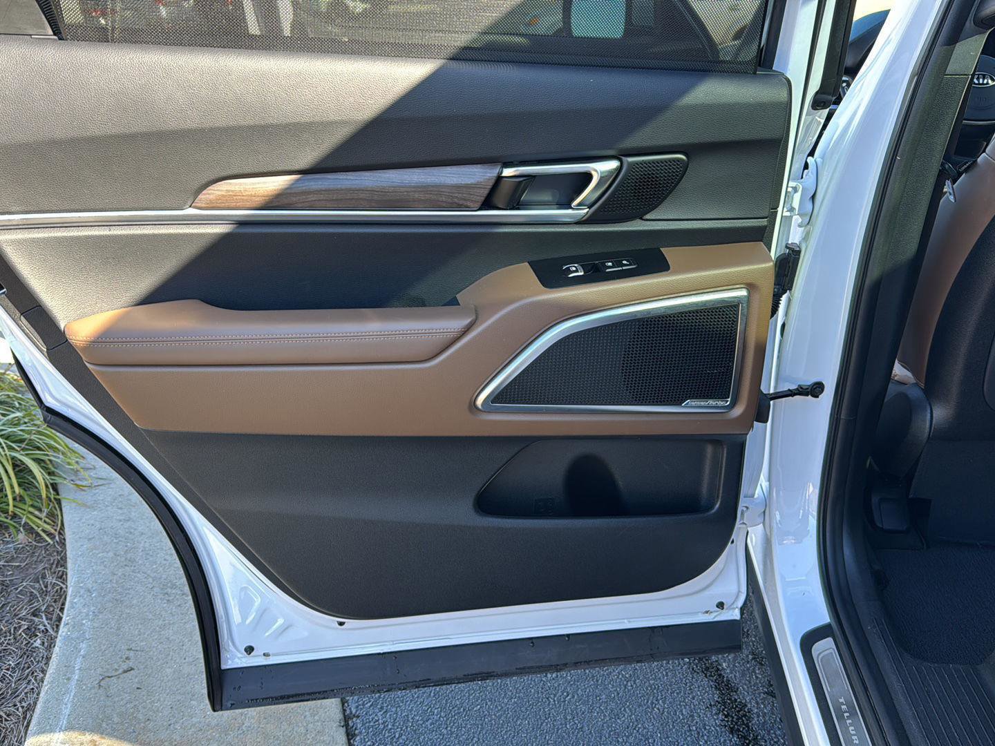 Used 2021 Kia Telluride SX w/ SX Prestige Package image 15