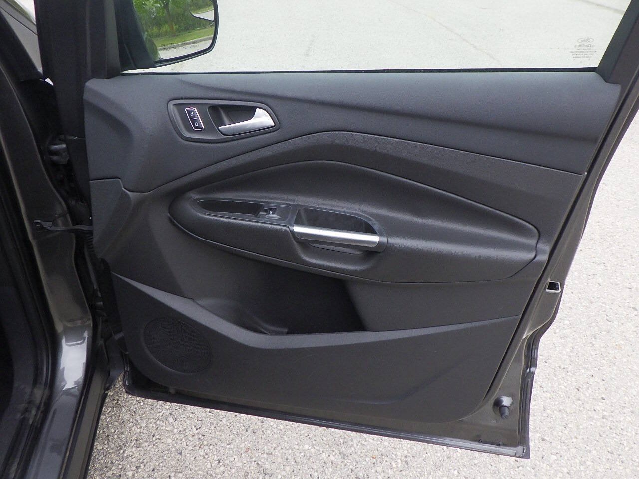 Used 2016 Ford Escape SE FWD image 13