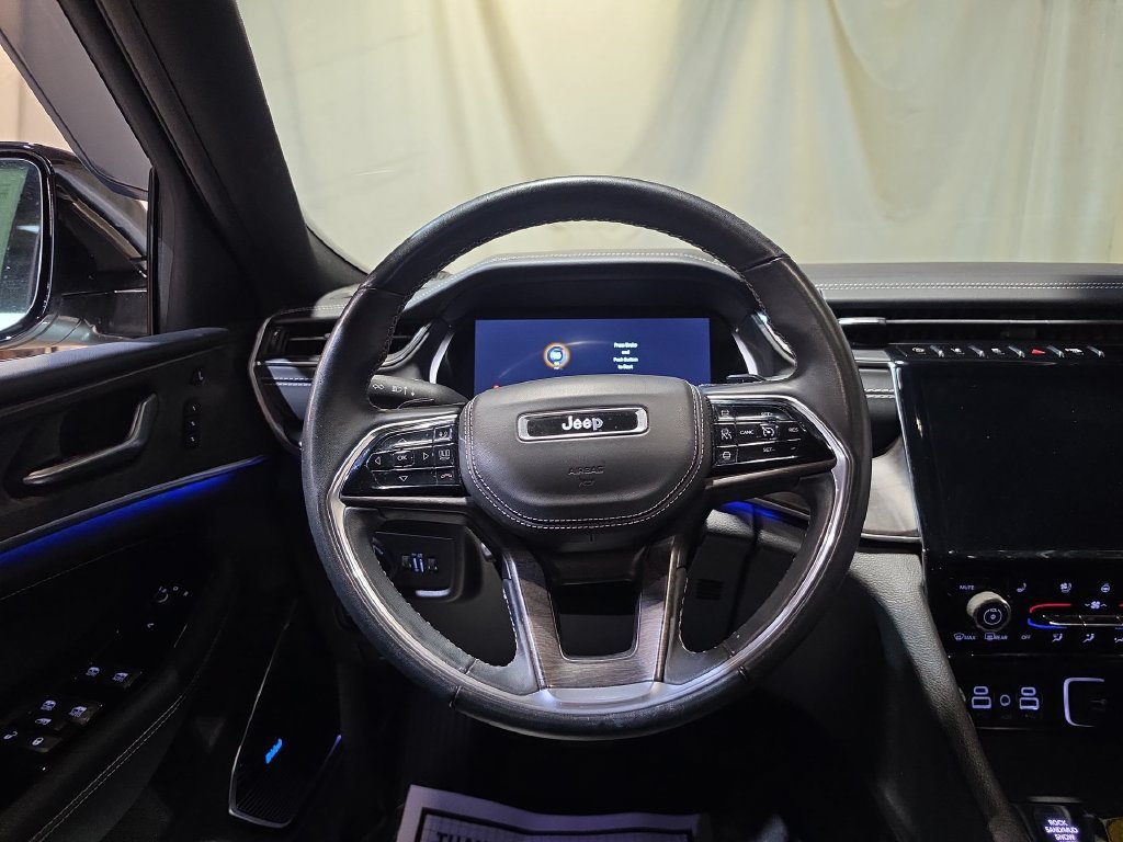 Used 2022 Jeep Grand Cherokee L Overland w/ Luxury Tech Group IV AWD/4WD image 11