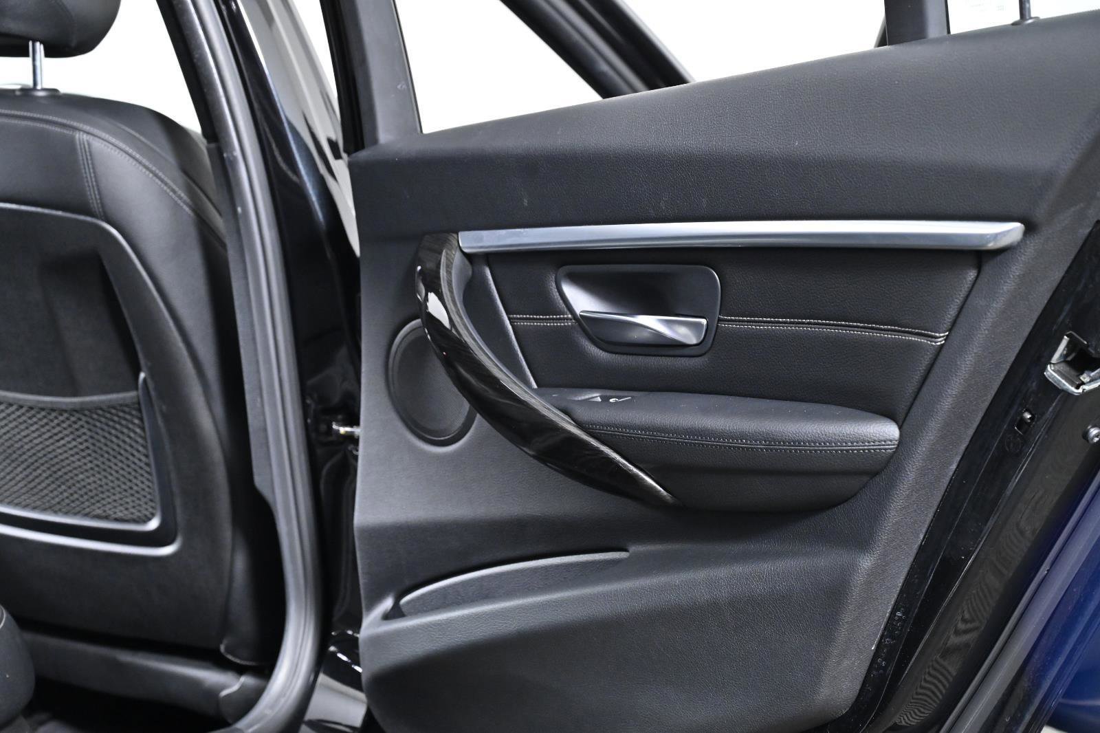 Used 2017 BMW 330i xDrive 330i xDrive image 27