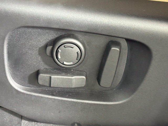 Used 2025 Land Rover Discovery Dynamic SE AWD/4WD image 24
