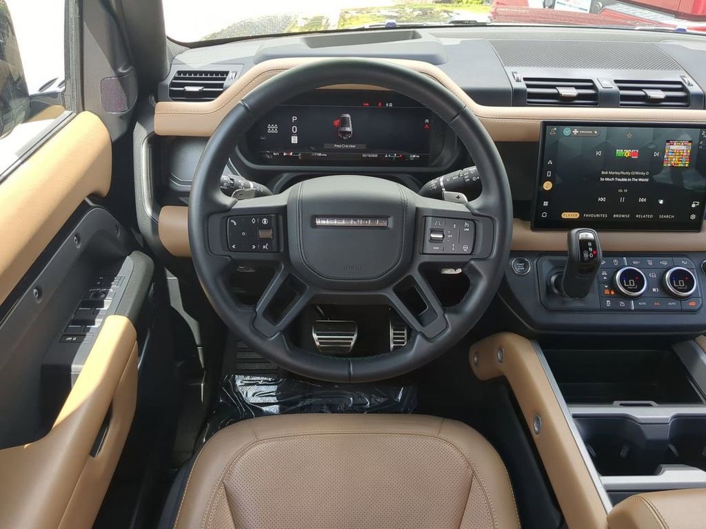 Used 2025 Land Rover Defender 130 V8 image 16