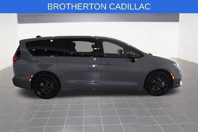 Used 2023 Chrysler Pacifica Limited w/ S Appearance Package FWD image 9