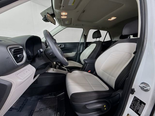 Used 2022 Hyundai Venue SEL FWD image 11