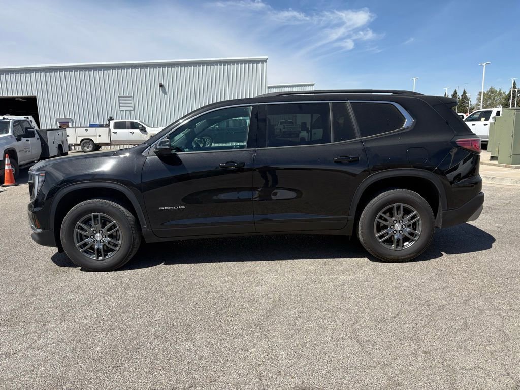 Used 2025 GMC Acadia Elevation image 2