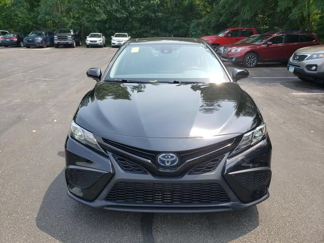 Used 2024 Toyota Camry SE w/ Cold Weather Package FWD image 5