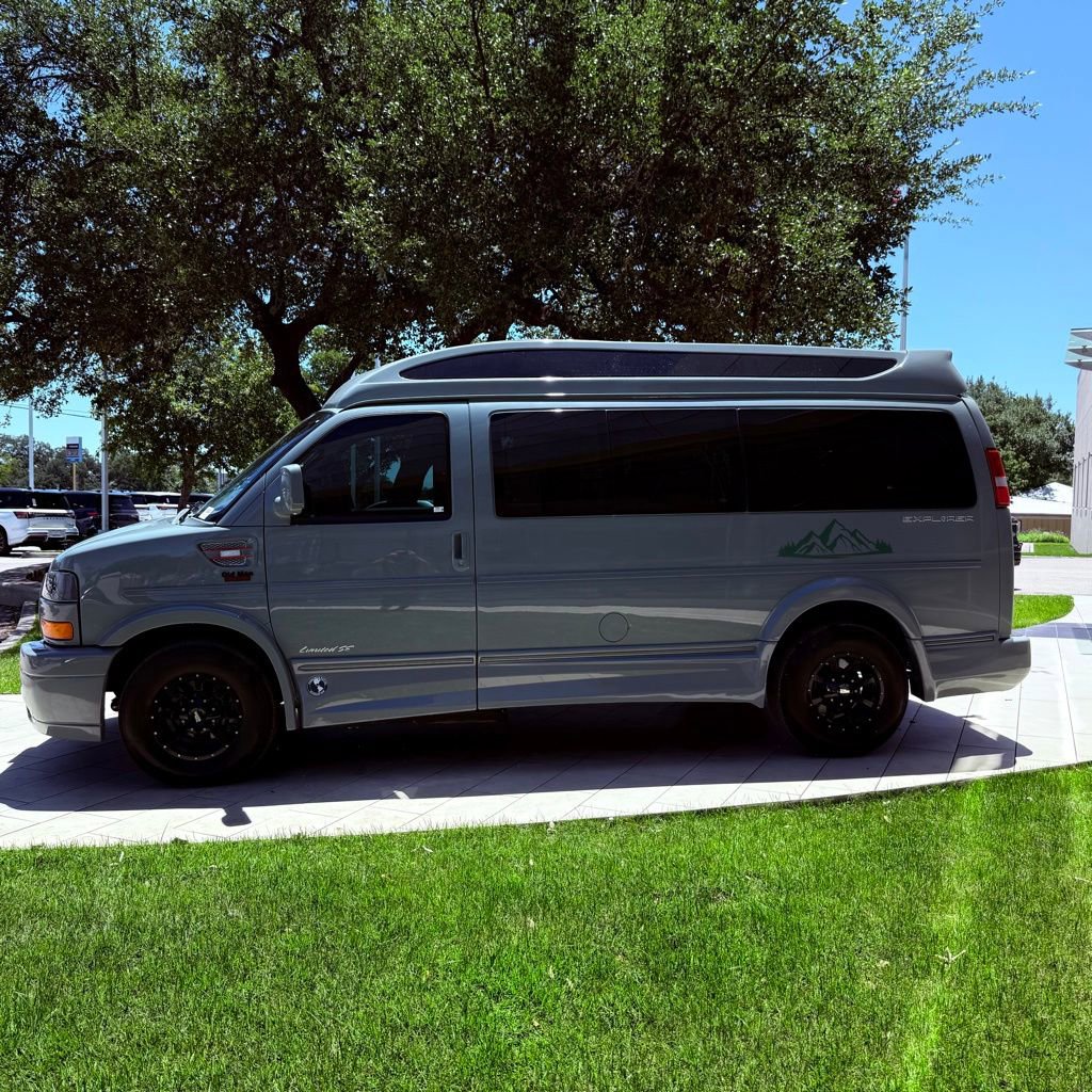 Used 2025 GMC Savana 2500 w/ Driver Convenience Package RWD image 5
