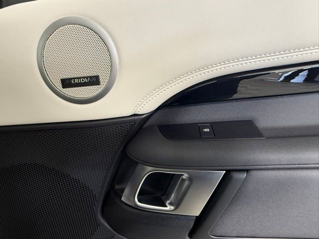 Certified 2025 Land Rover Discovery S image 35
