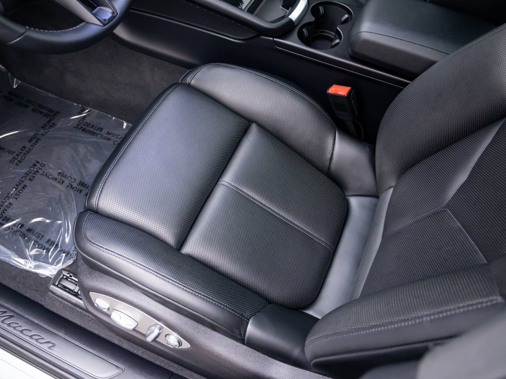 Certified 2026 Porsche Macan AWD/4WD image 15