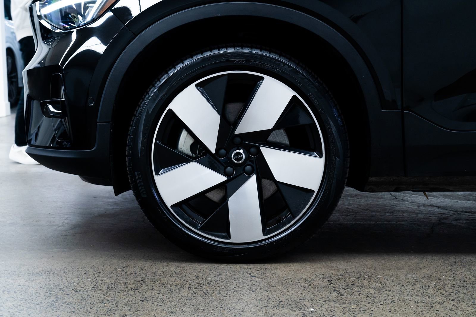 Used 2023 Volvo C40 P8 Recharge Ultimate image 7