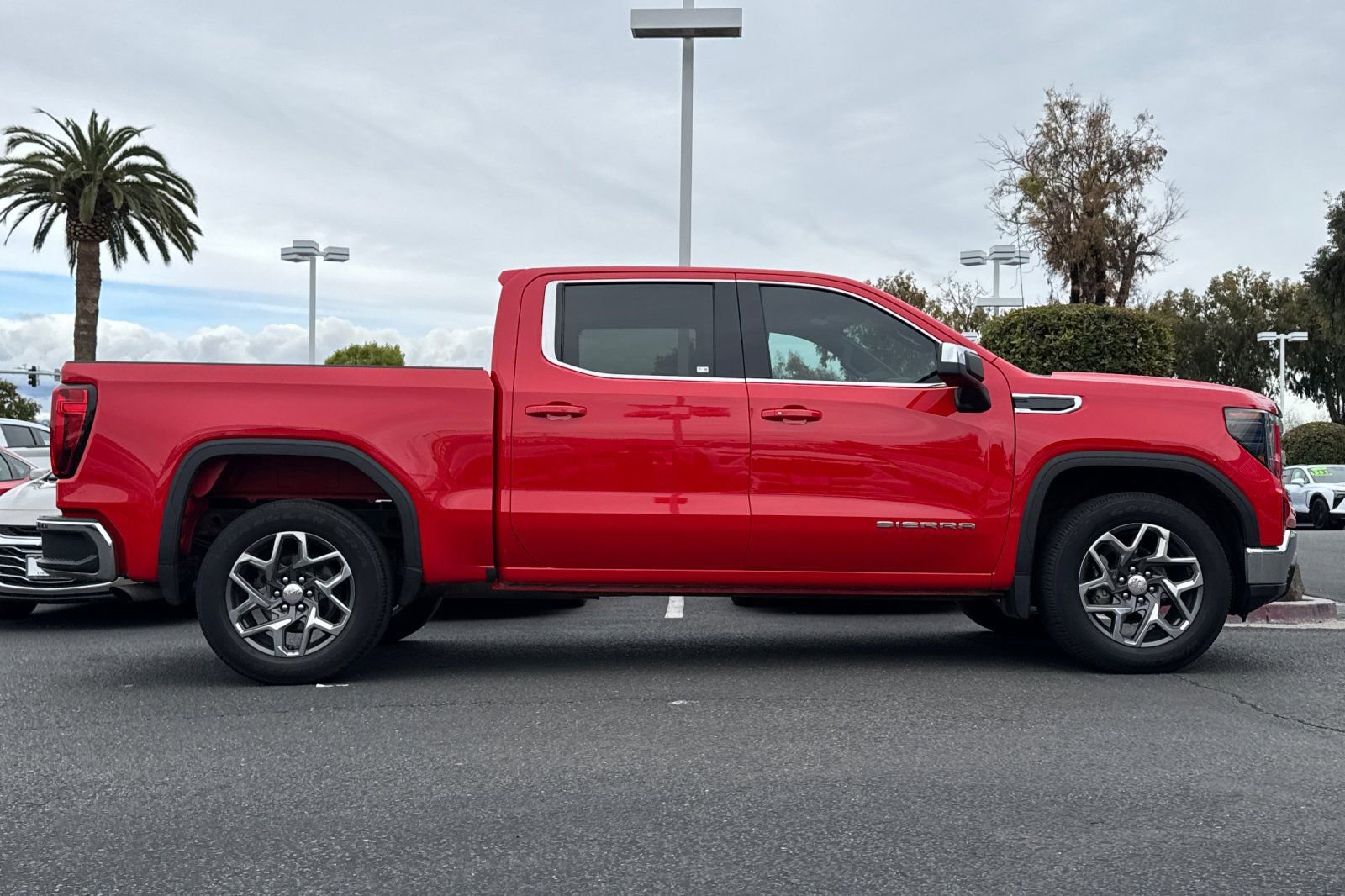 Used 2023 GMC Sierra 1500 SLE image 4