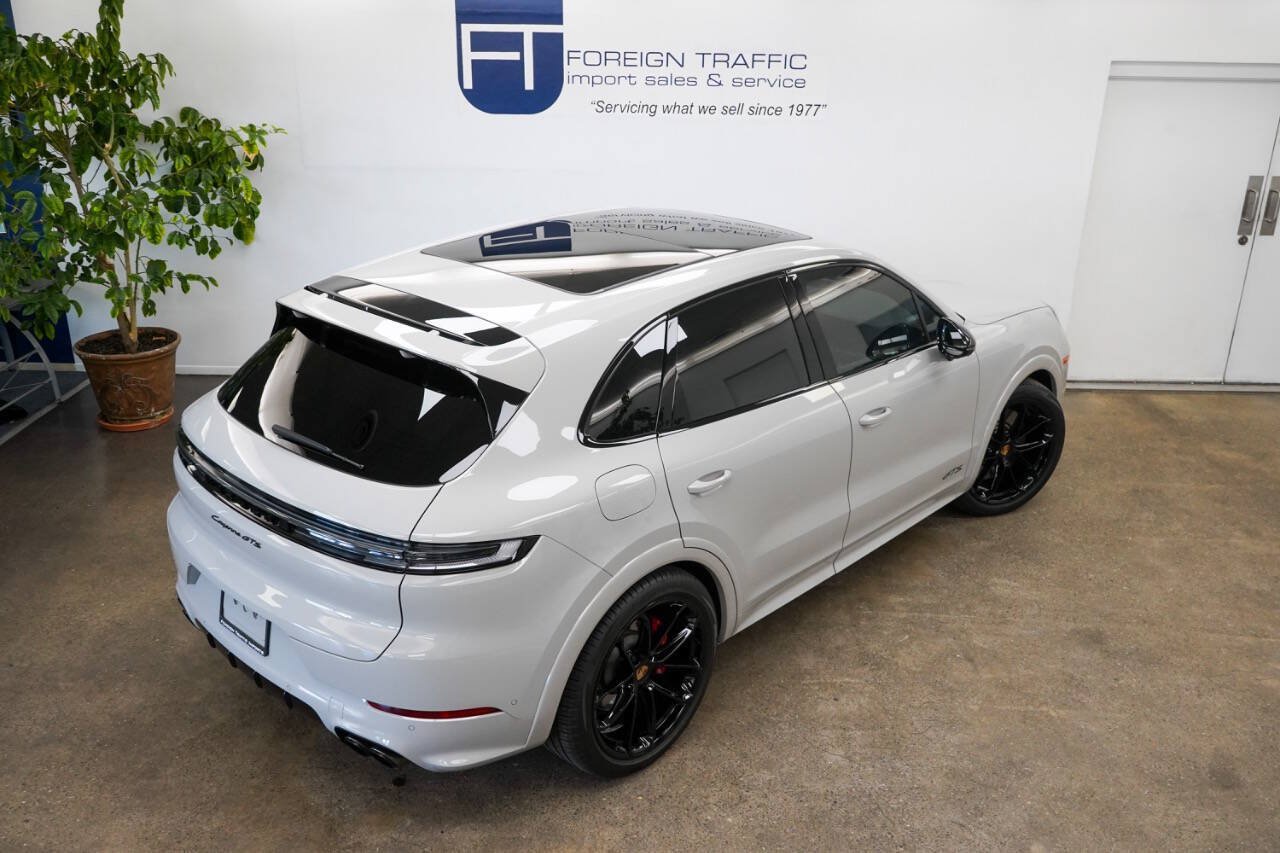 Used 2025 Porsche Cayenne GTS AWD/4WD image 24