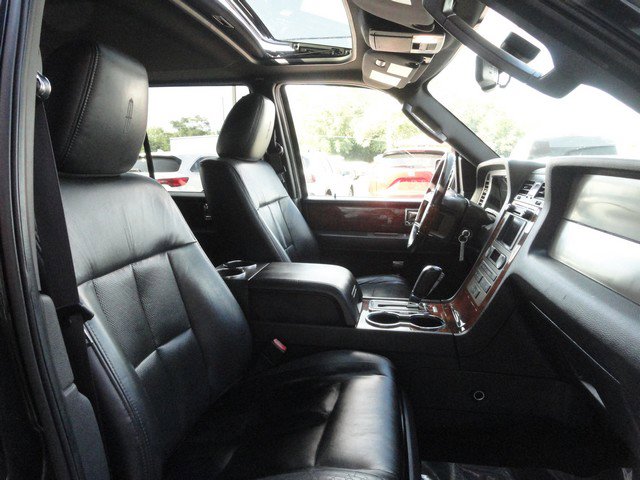Used 2014 Lincoln Navigator L 4WD w/ Monochrome Appearance Package image 20