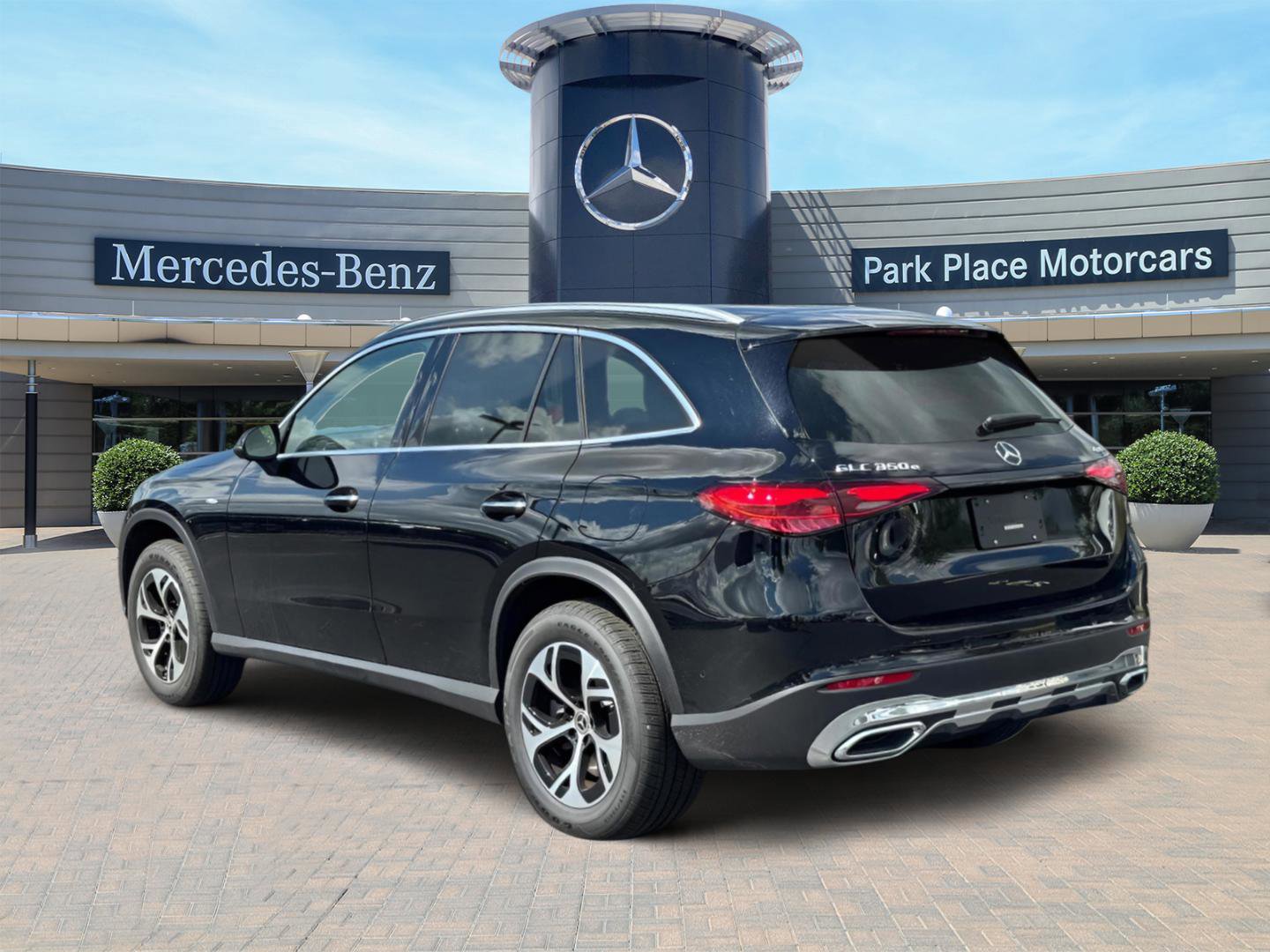 Certified 2025 Mercedes-Benz GLC 350e 4MATIC image 3