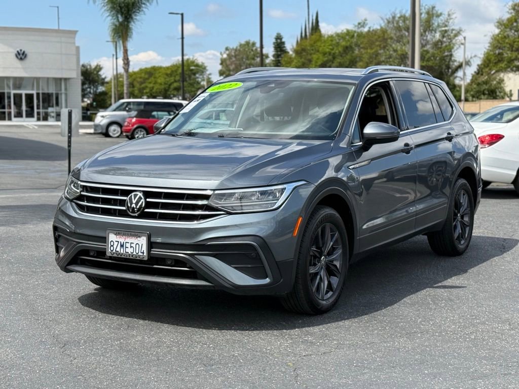 Used 2022 Volkswagen Tiguan SE w/ Panoramic Sunroof Package image 4
