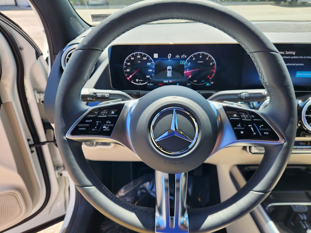 Used 2025 Mercedes-Benz GLA 250 4MATIC image 18