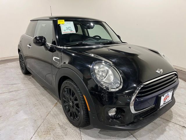 Used 2017 MINI Cooper 2-Door Hardtop image 2