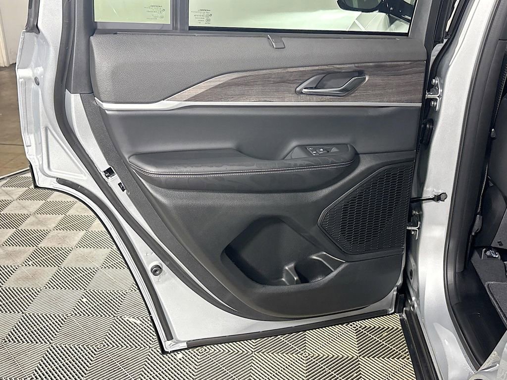 New 2025 Jeep Grand Cherokee Limited image 21