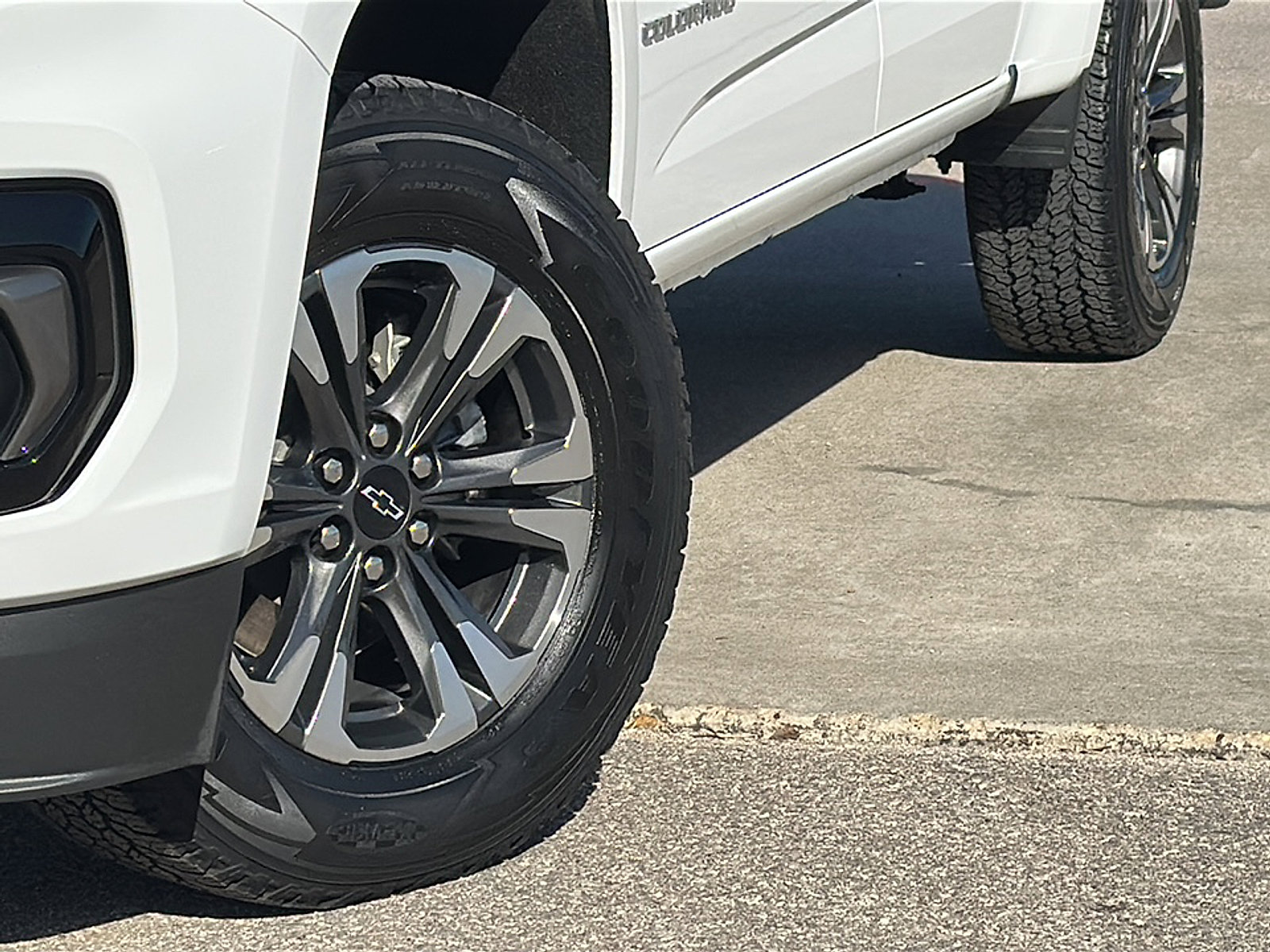 Used 2022 Chevrolet Colorado Z71 w/ Safety Package image 3