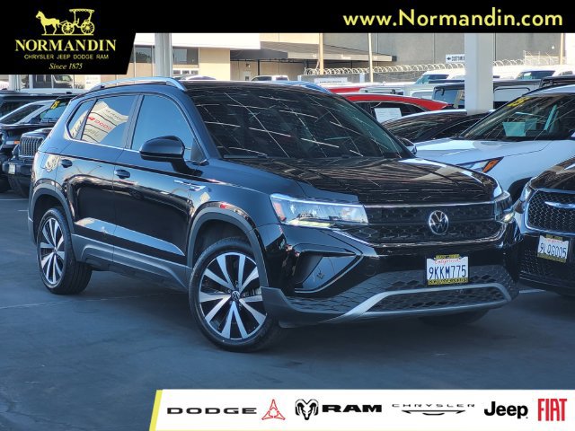 Used 2022 Volkswagen Taos SE w/ Panoramic Sunroof Package