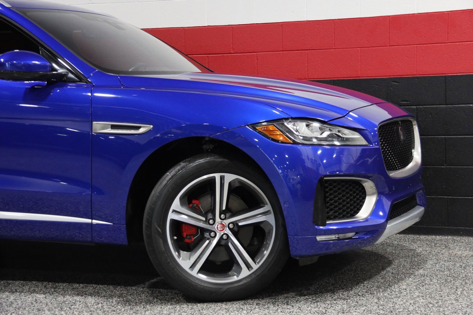 Used 2019 Jaguar F-PACE S image 3