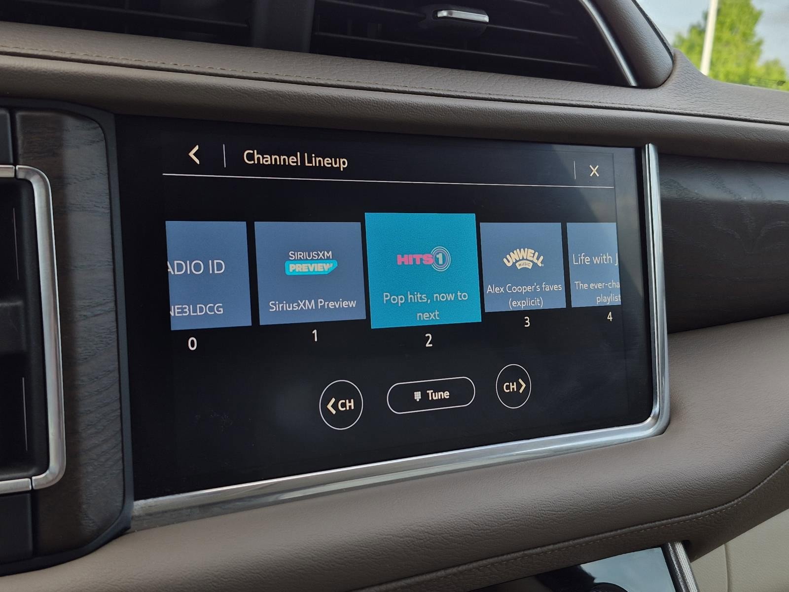 Certified 2021 GMC Yukon Denali w/ Denali Premium Package AWD/4WD image 34