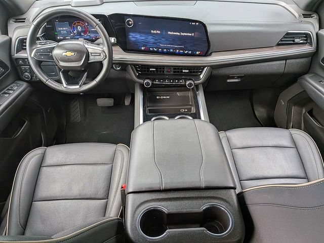 Used 2025 Chevrolet Tahoe Premier AWD/4WD image 16