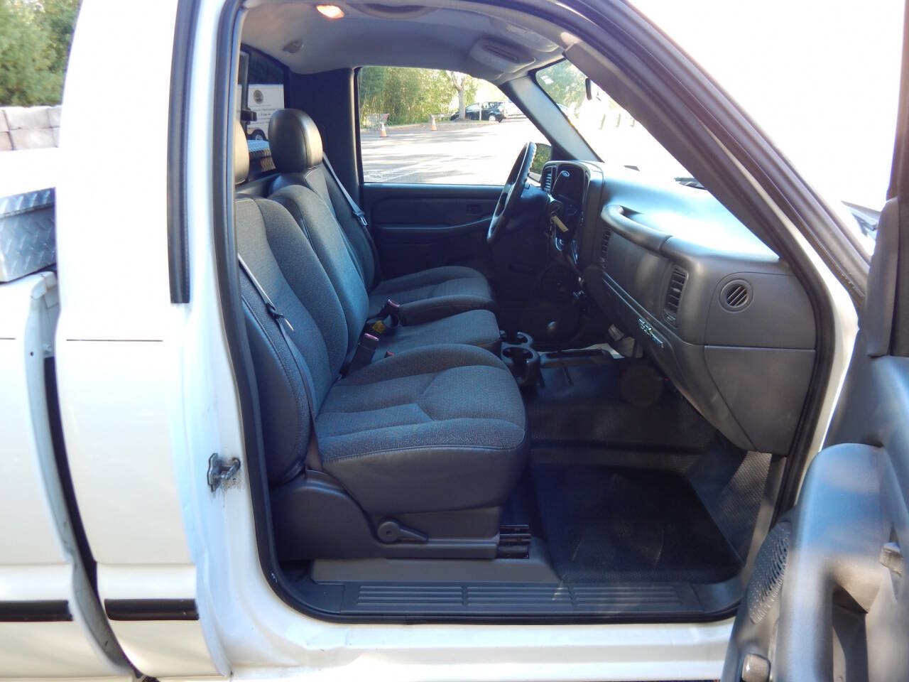 Used 2006 Chevrolet Silverado 2500 W/T w/ Snow Plow Prep Package AWD/4WD image 16