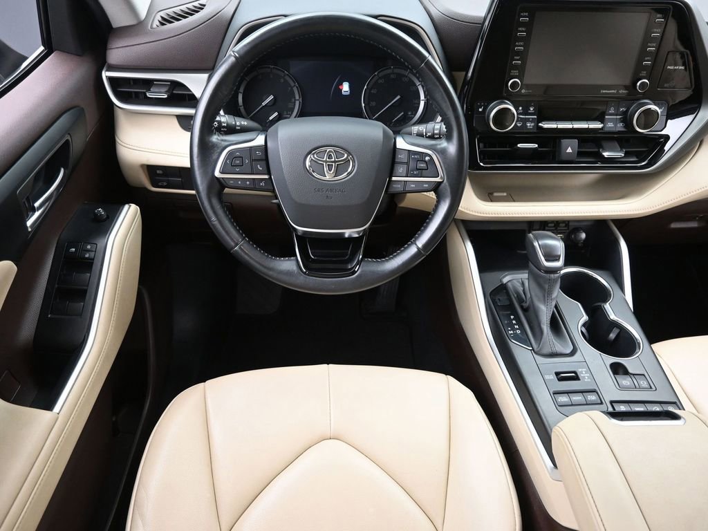 Used 2021 Toyota Highlander XLE image 15