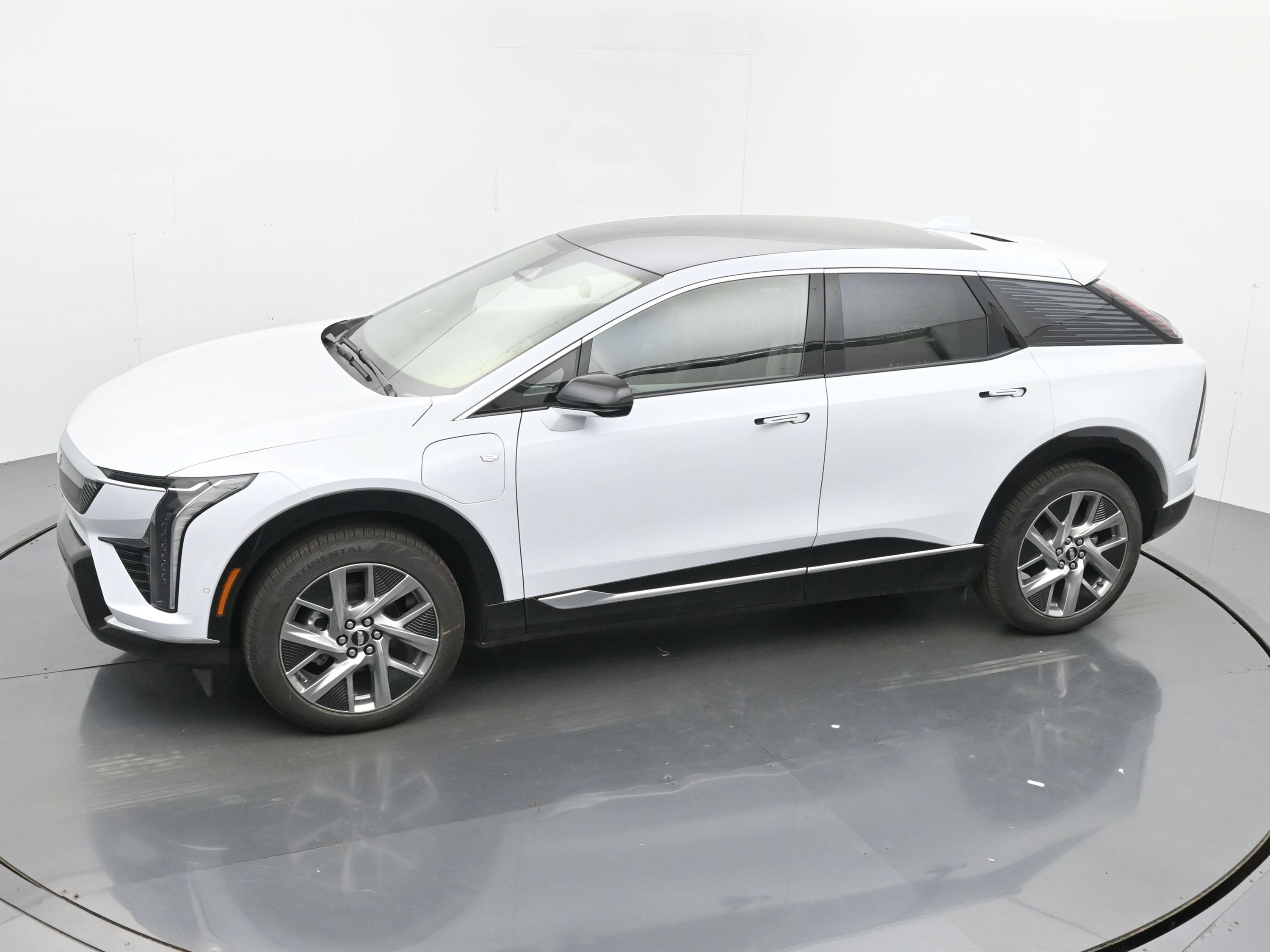 New 2026 Cadillac Optiq Luxury 1 w/ LPO, Floor Liner Package AWD/4WD image 24