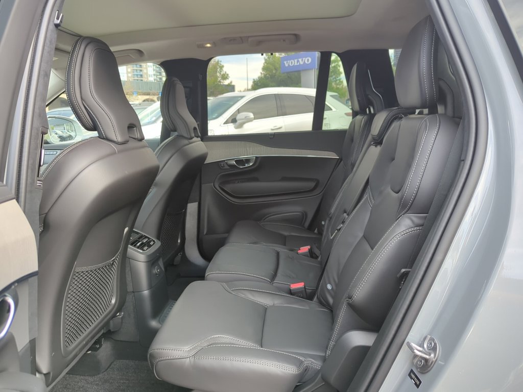 Used 2024 Volvo XC90 T8 Ultimate AWD/4WD image 9