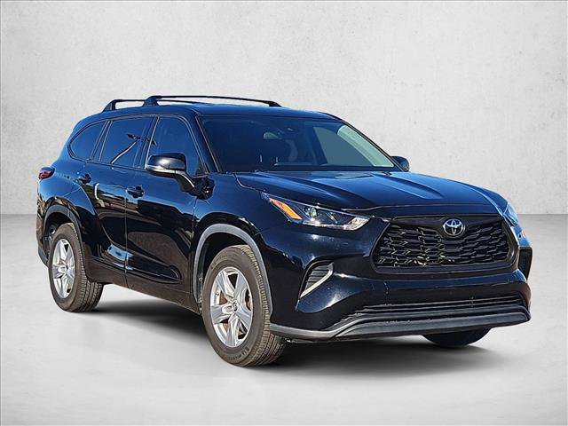 Used 2022 Toyota Highlander L FWD image 3
