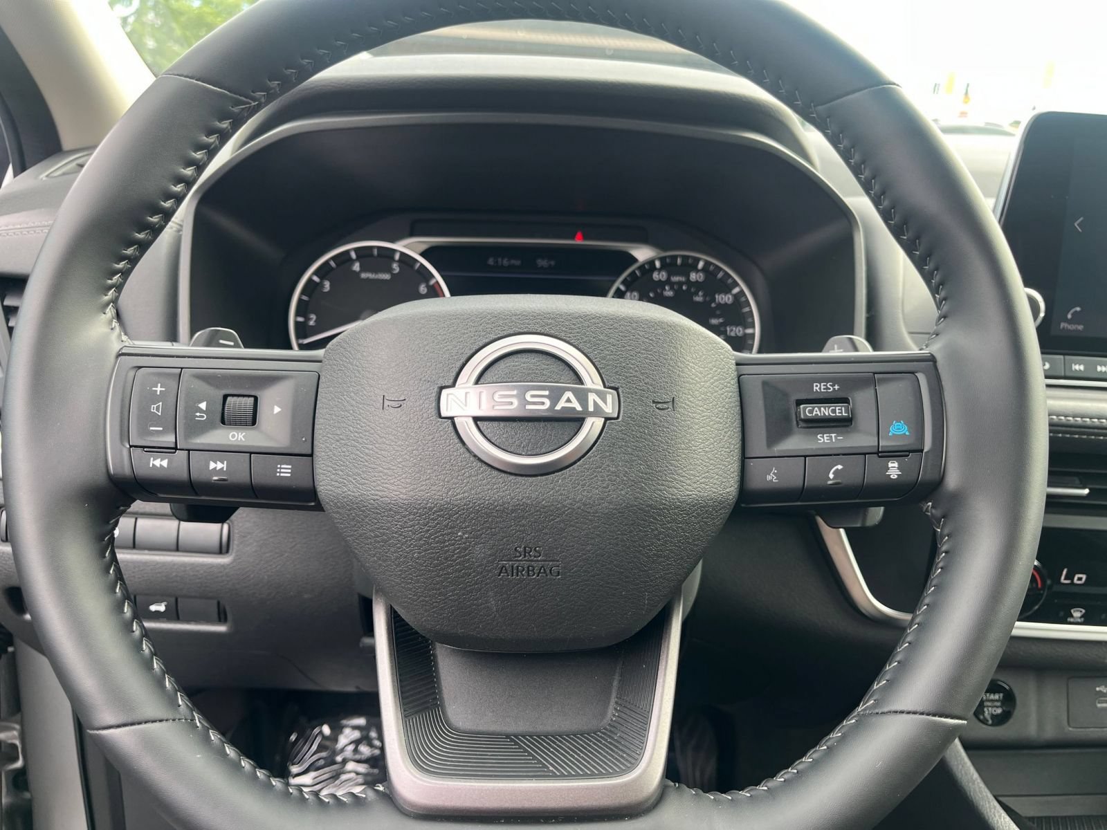 Used 2025 Nissan Rogue SV FWD image 30