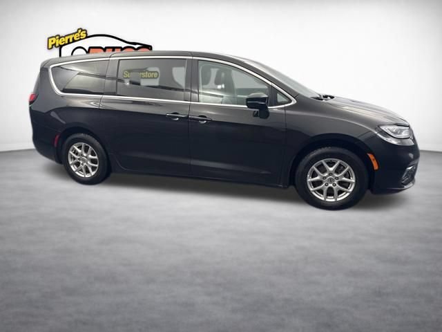 Used 2024 Chrysler Pacifica Touring-L FWD image 9