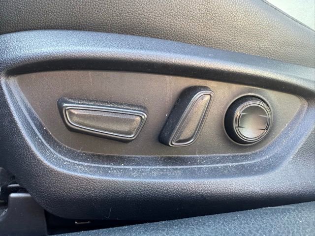 Used 2025 Toyota Camry SE w/ Convenience Package FWD image 13