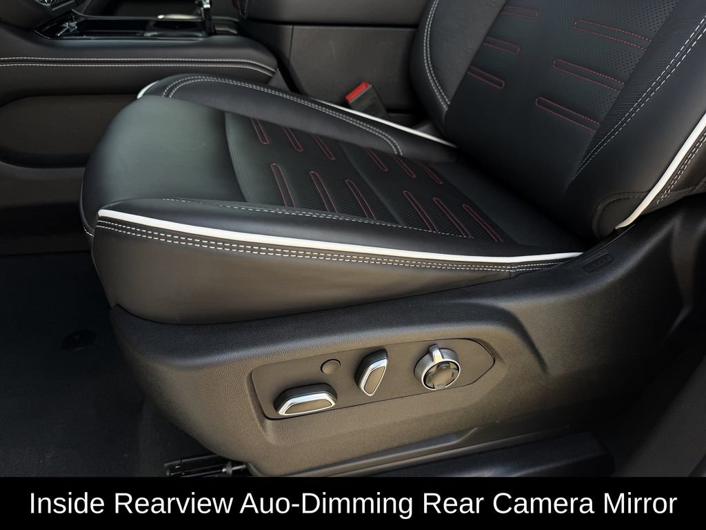 Used 2025 GMC Yukon XL AT4 Ultimate AWD/4WD image 33