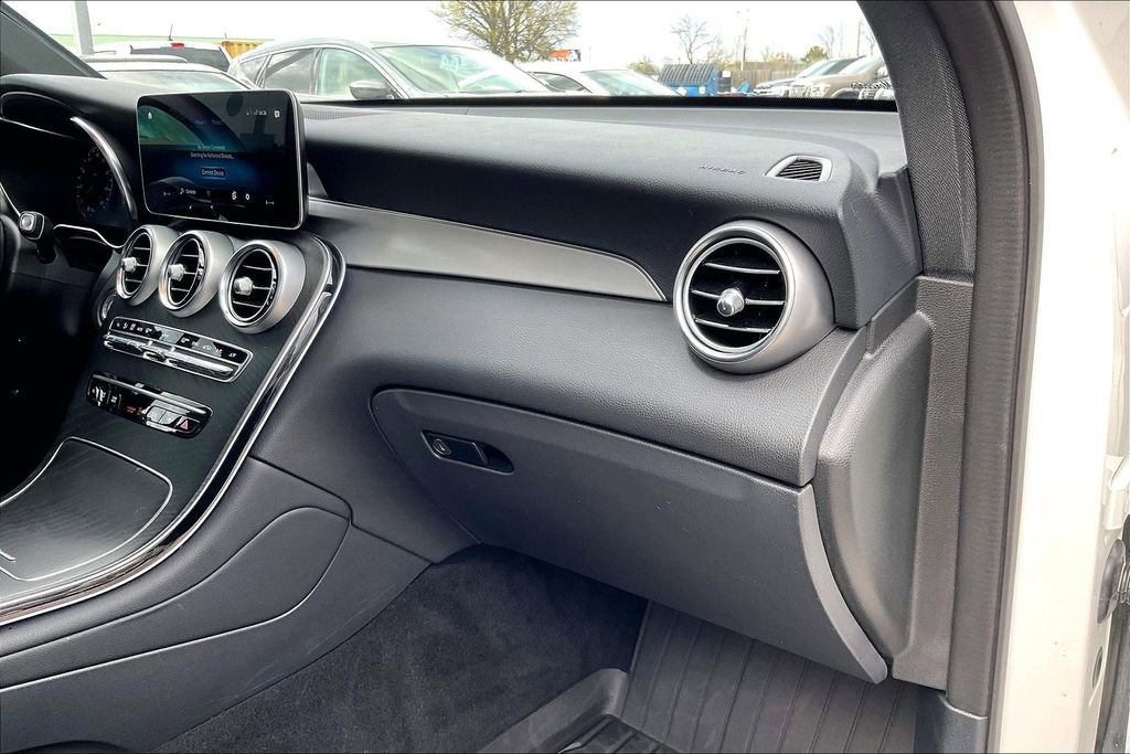 Used 2022 Mercedes-Benz GLC 300 image 22