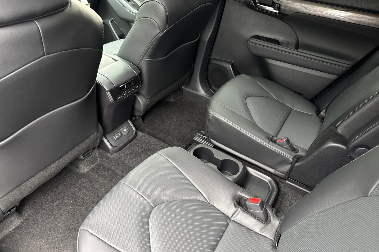 New 2025 Toyota Highlander Limited image 13