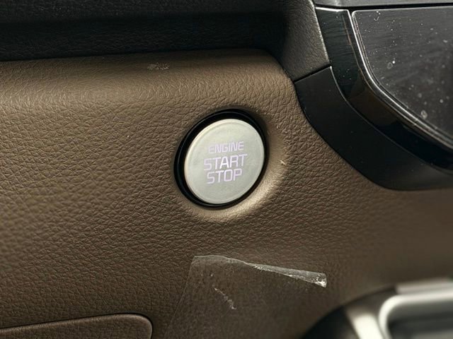 Used 2025 Kia Carnival image 13