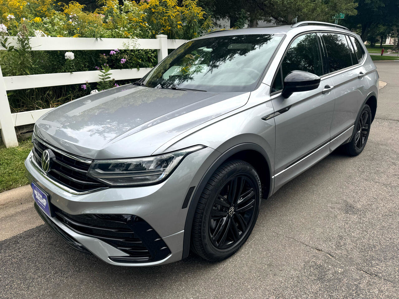 Used 2022 Volkswagen Tiguan SE R-Line image 5
