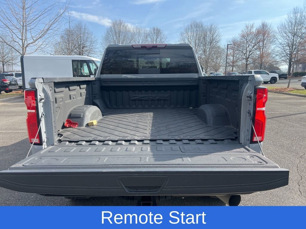 Used 2024 Chevrolet Silverado 2500 ZR2 w/ Technology Package image 9