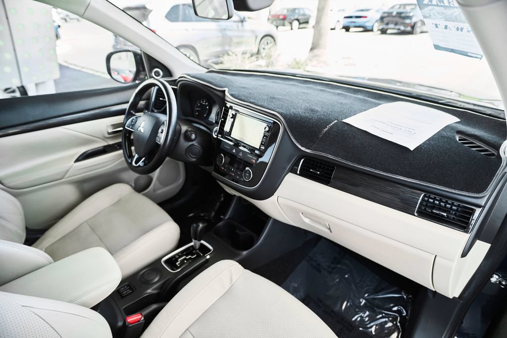 Used 2016 Mitsubishi Outlander SEL FWD image 36
