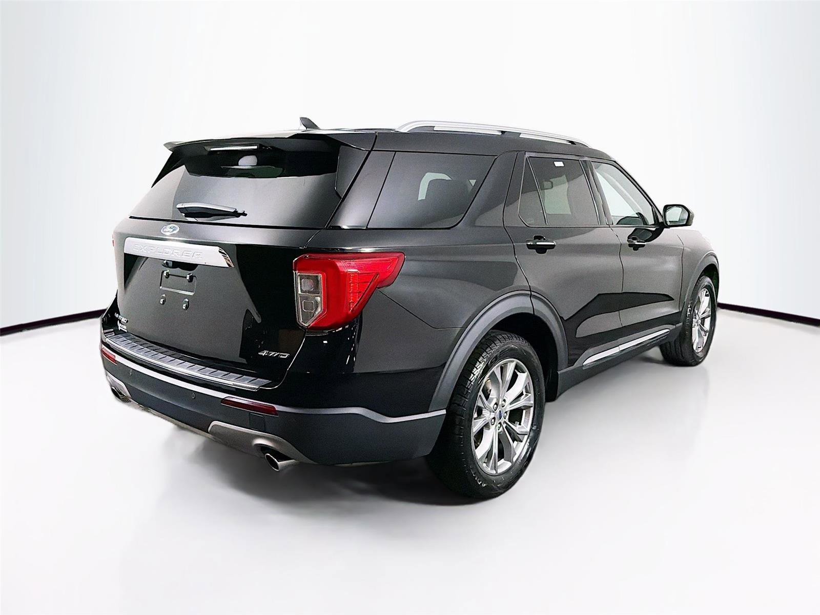 Used 2024 Ford Explorer Limited AWD/4WD image 7