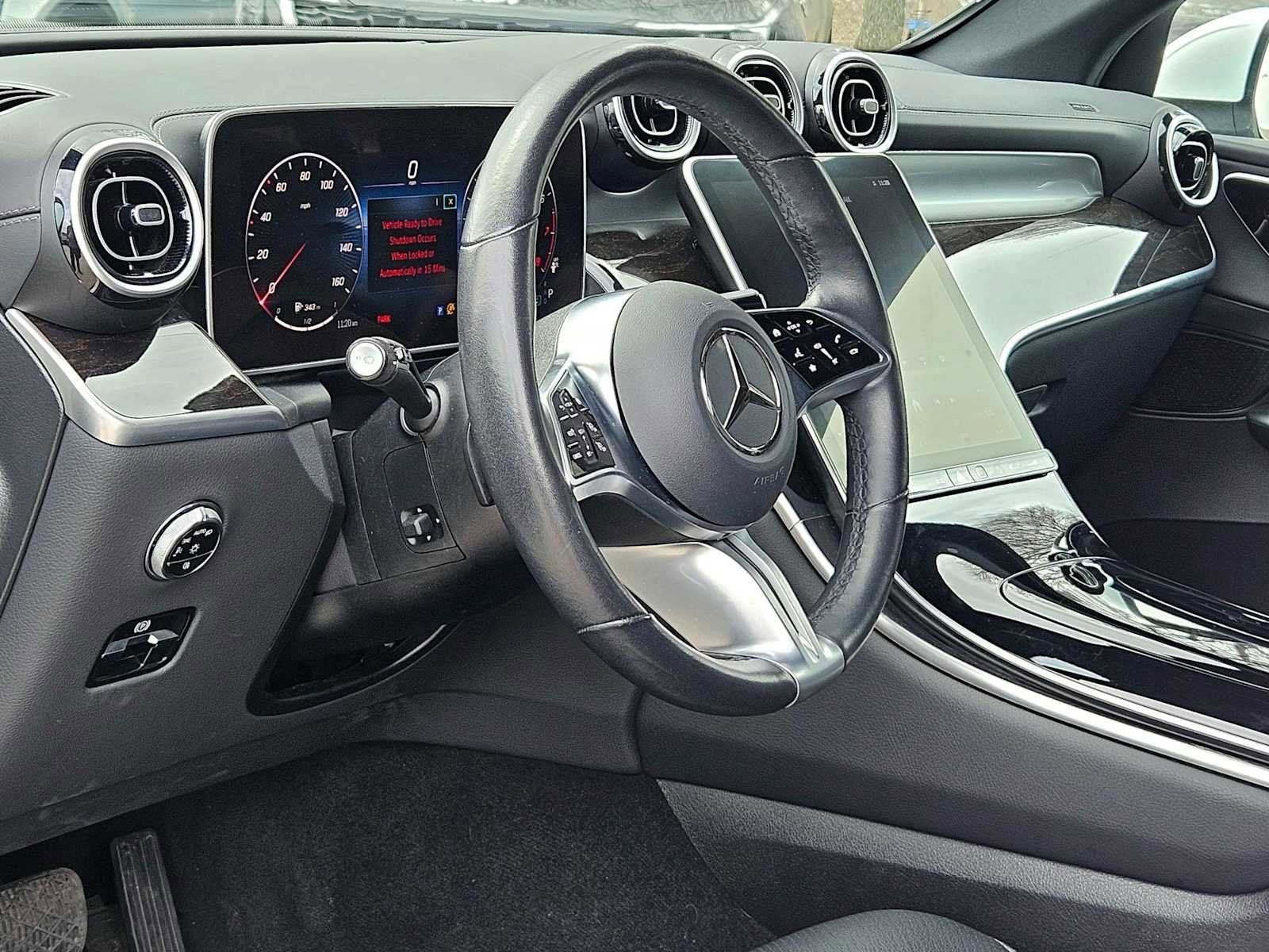 Used 2024 Mercedes-Benz GLC 300 4MATIC image 2