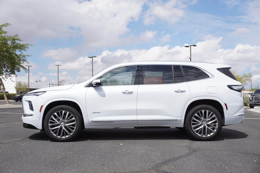 Used 2026 Buick Enclave Avenir w/ Super Cruise Package FWD image 2