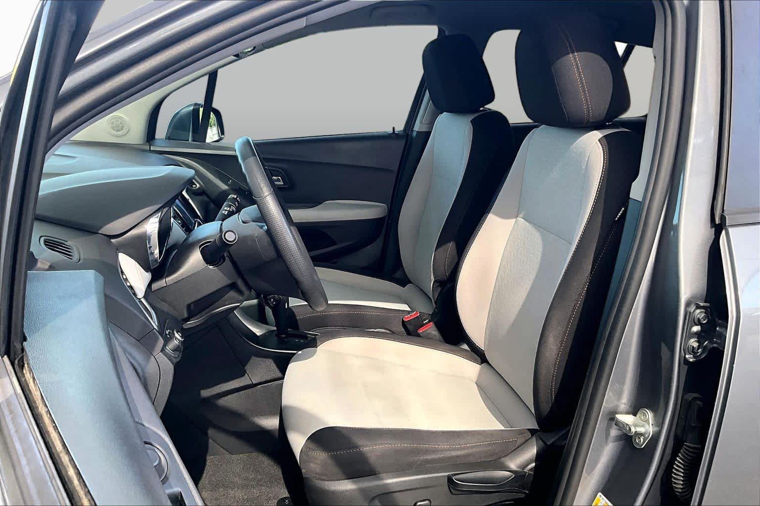 Used 2020 Chevrolet Trax LS w/ Tint and Cruise Package AWD/4WD image 8