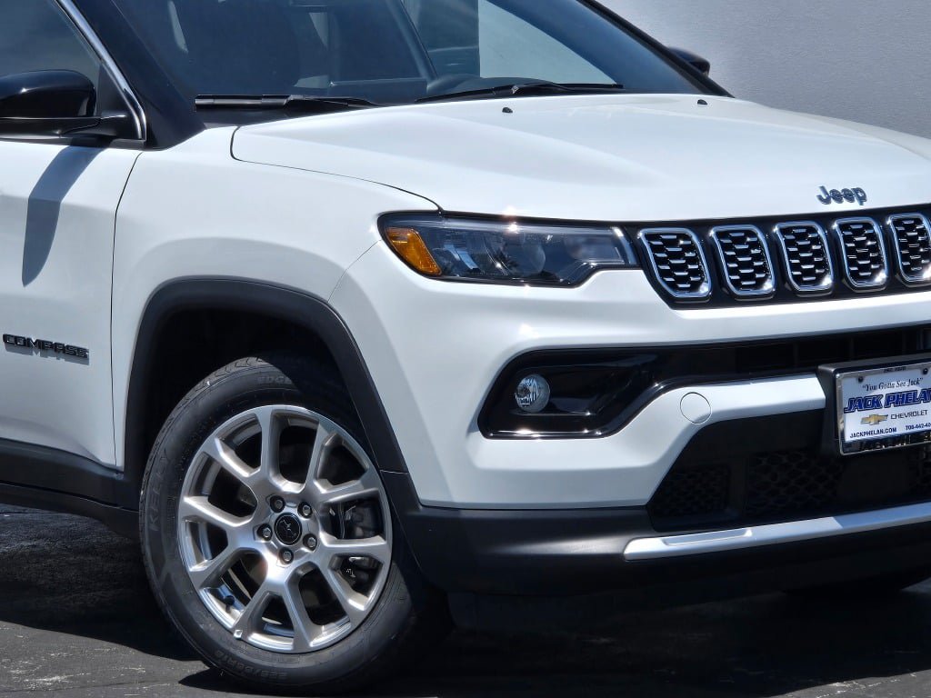 Used 2025 Jeep Compass Limited AWD/4WD image 3