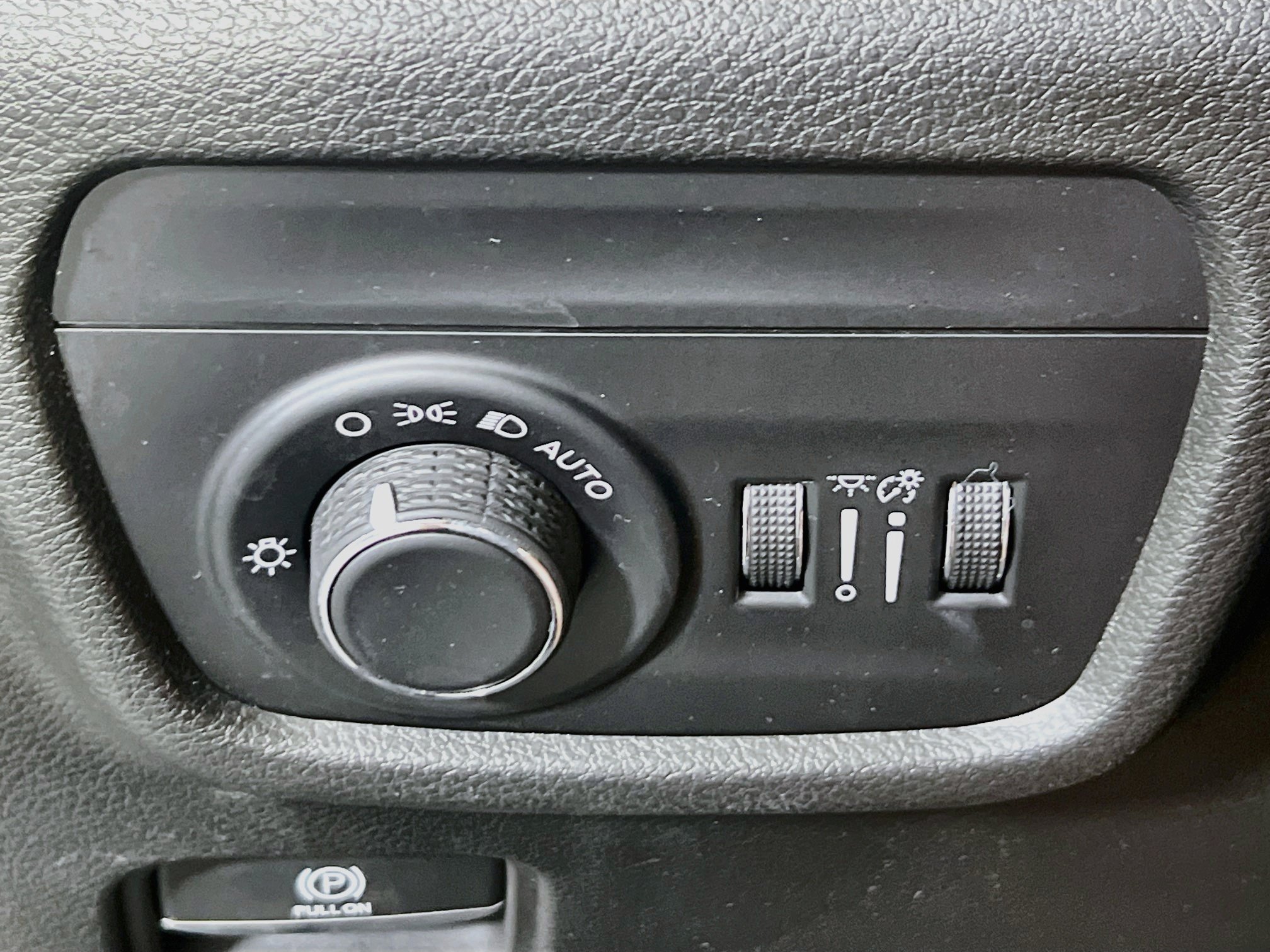Used 2023 Jeep Grand Cherokee Altitude AWD/4WD image 10